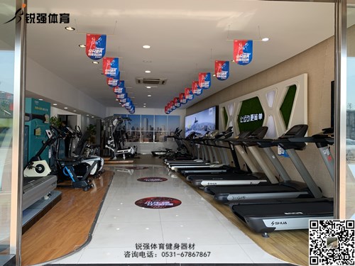 威客电竞店内的跑步机