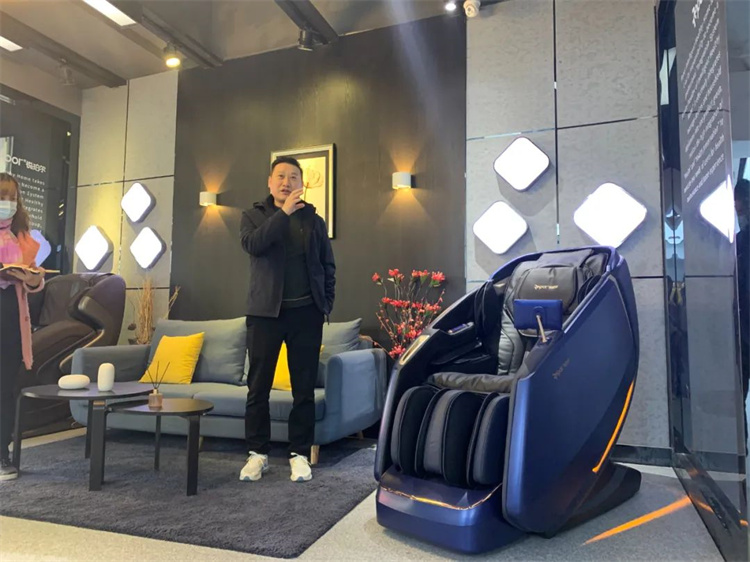 威客电竞集团旗下品牌—锐珀尔举行新款4D穴感总裁按摩椅S500内训会