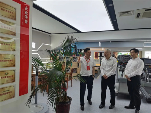 临沂市政府王映海副市长一行莅临威客电竞集团济南省体旗舰店