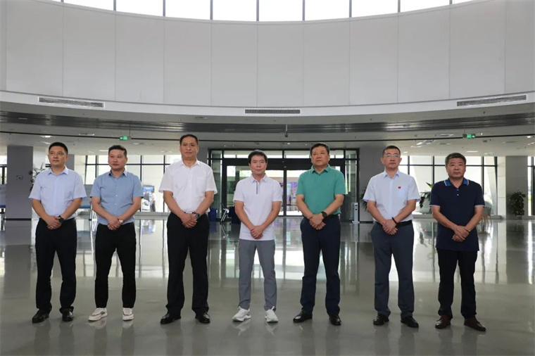威客电竞陪同舒华体育来滨考察体育产业发展情况